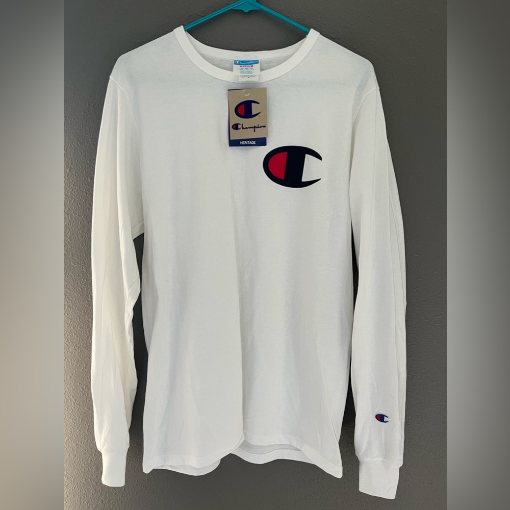 NWT Men’s Medium Champion long sleeved tee.